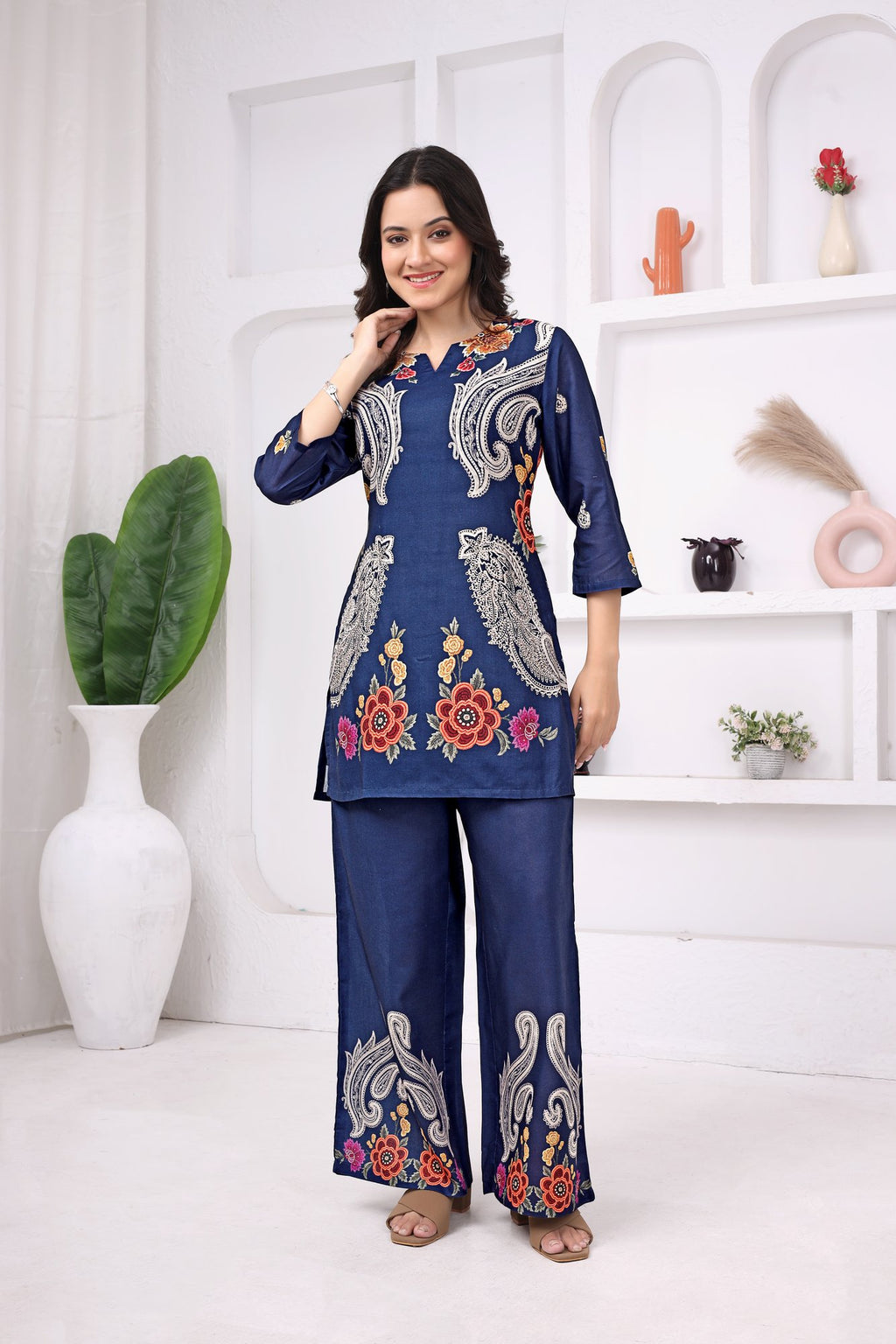 Nilkanth Paisley Co-ord — side view